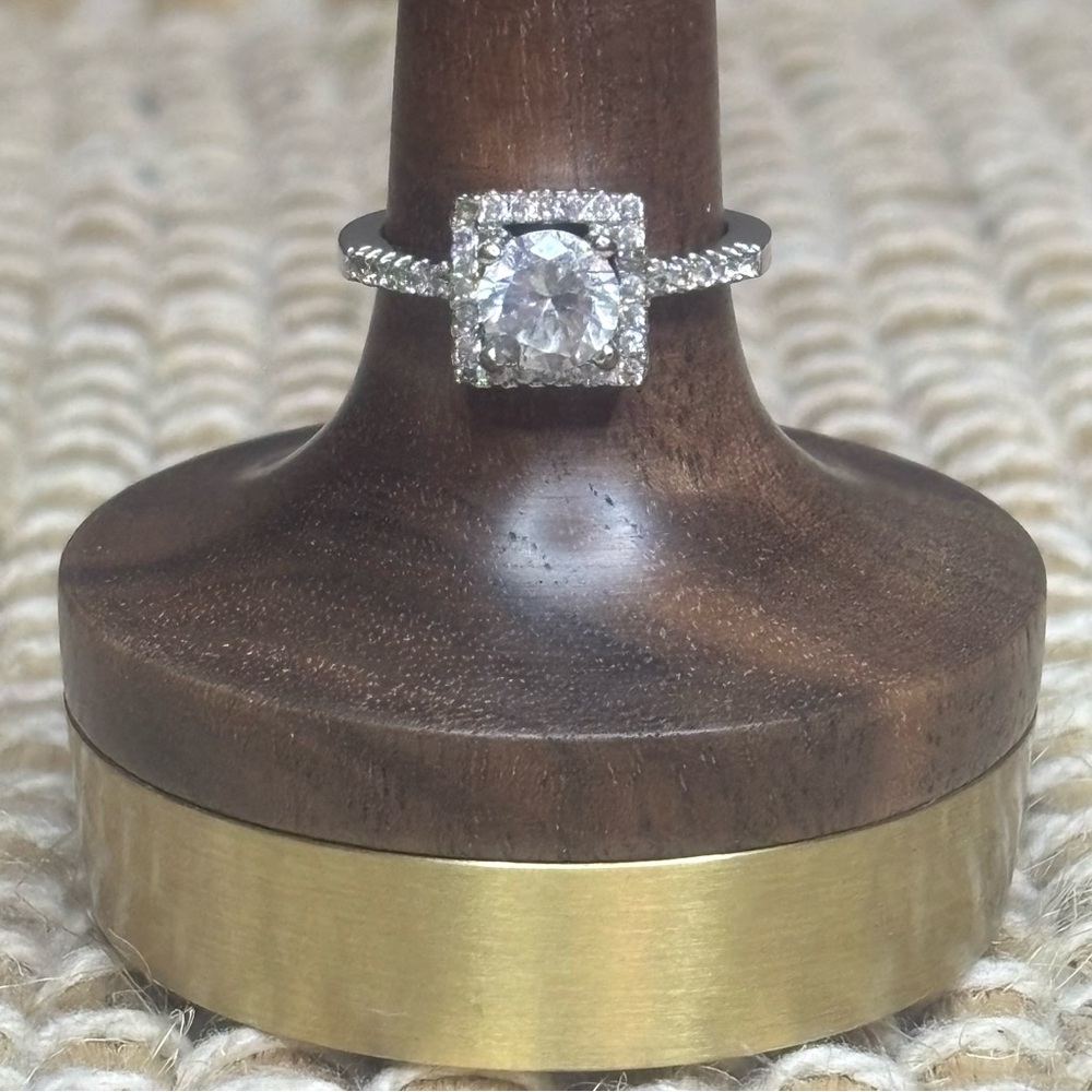 Round Clear CZ Halo Silver Tone Ring Costume Fashion Women’s Size 4‎ 3/4